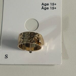 Elegant Gold-Tone Hammered Ring